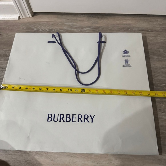 Burberry Shopping Bag Authentic 18x21 - Picture 3 of 3
